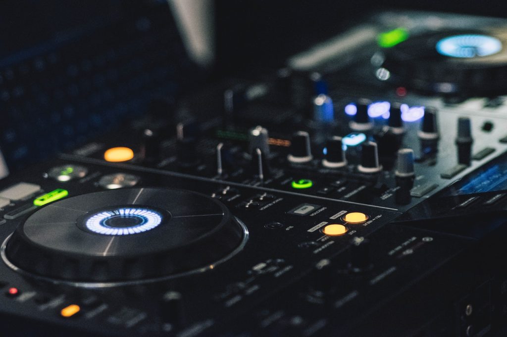 Next-Level Programs for DJ Mixing